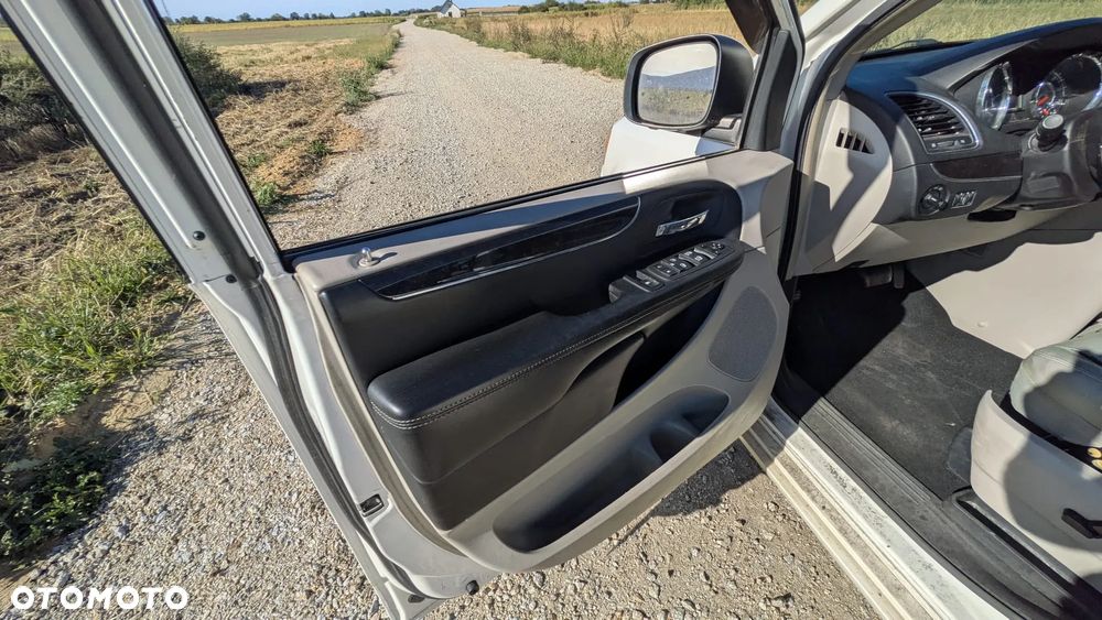 Chrysler Town & Country 3.6 Touring - 36