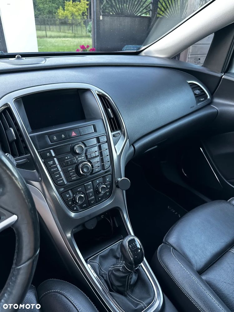 Opel Astra 1.6 T Cosmo - 17