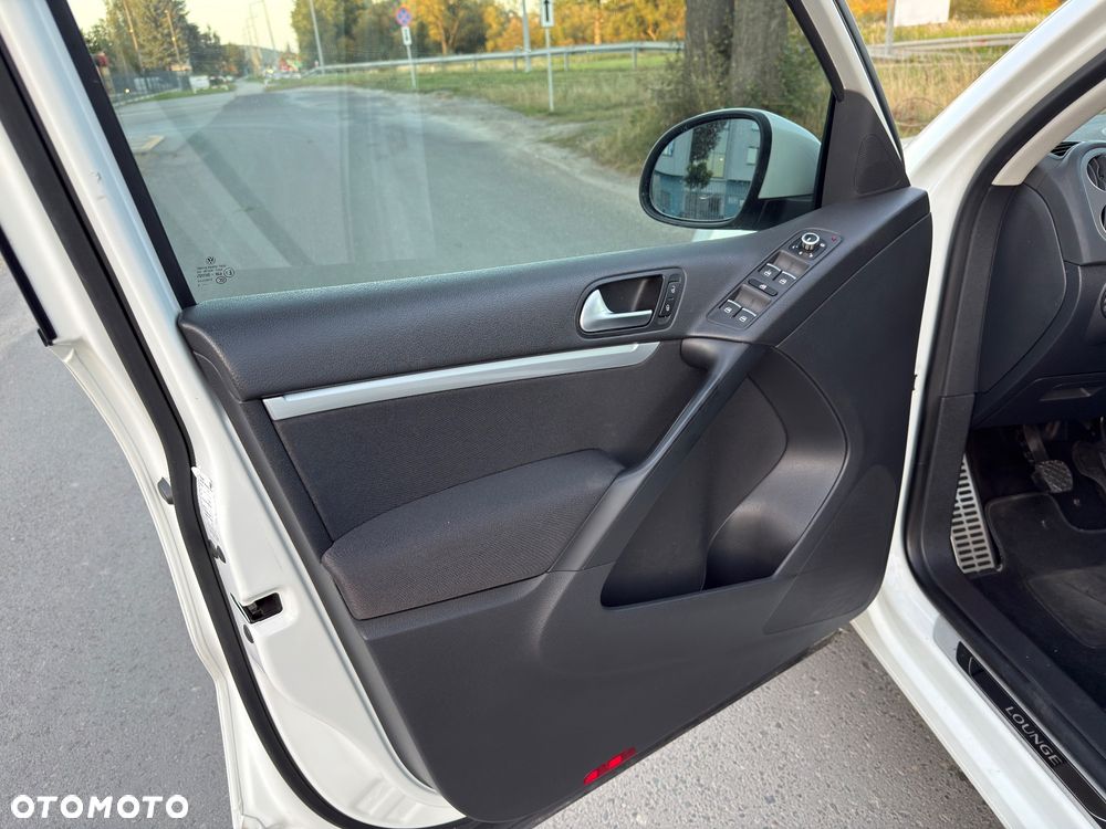 Volkswagen Tiguan 2.0 TDI DPF BlueMotion Technology Lounge Sport & Style - 18
