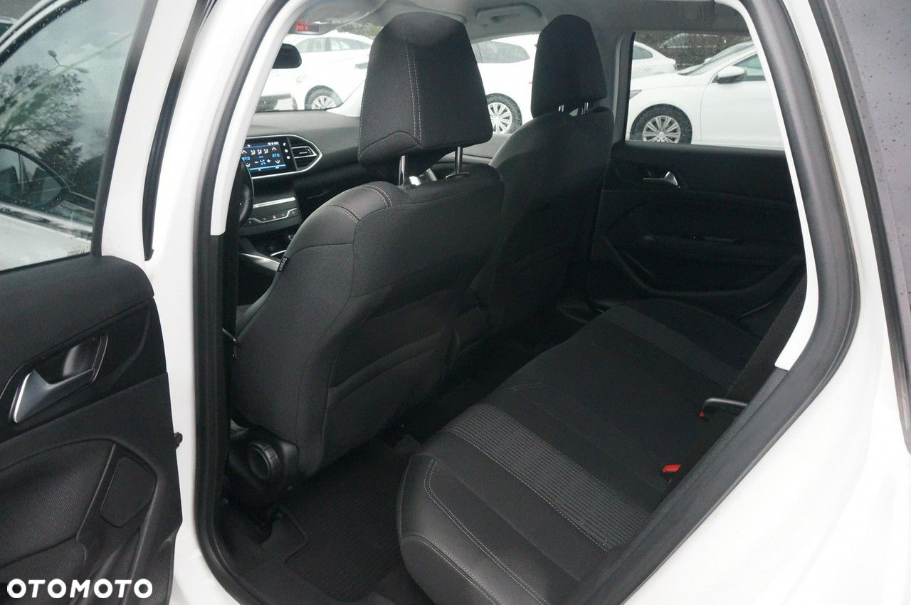 Peugeot 308 1.5 BlueHDi Allure Pack S&S EAT8 - 24