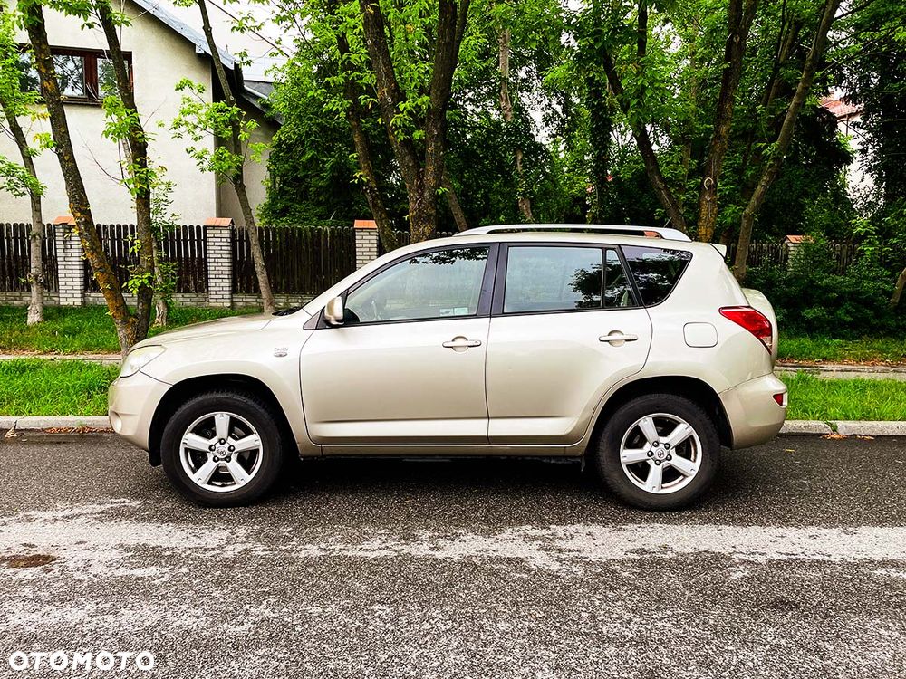 Toyota RAV4 2.2 D-4D Luna - 1