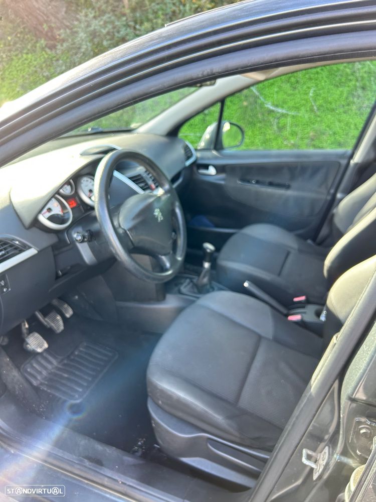 Peugeot 207 1.4 16V SE Millesim 200 Anos - 6