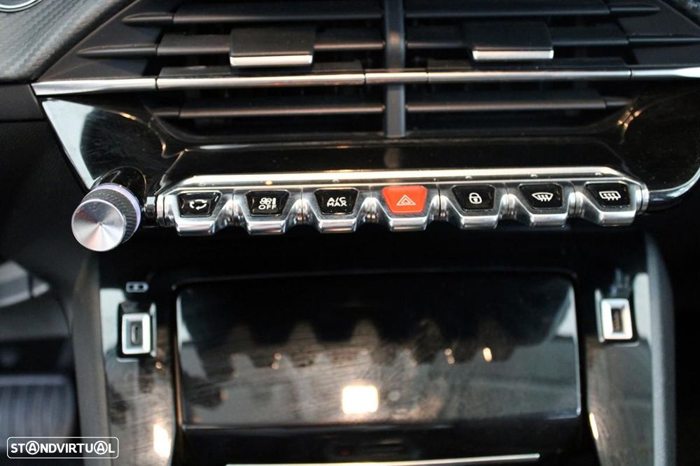 Peugeot e-208 Allure - 27