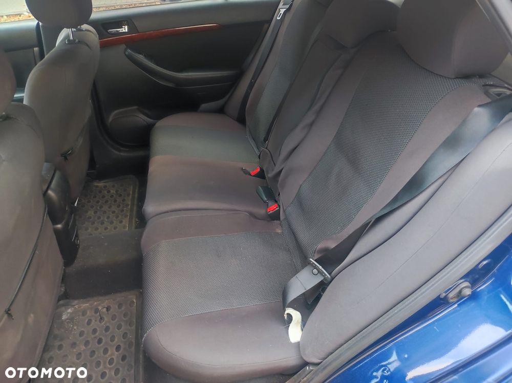 Toyota Avensis 1.8 VVT-i Sol - 5