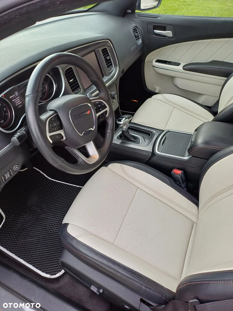 Dodge Charger 5.7 R/T - 10