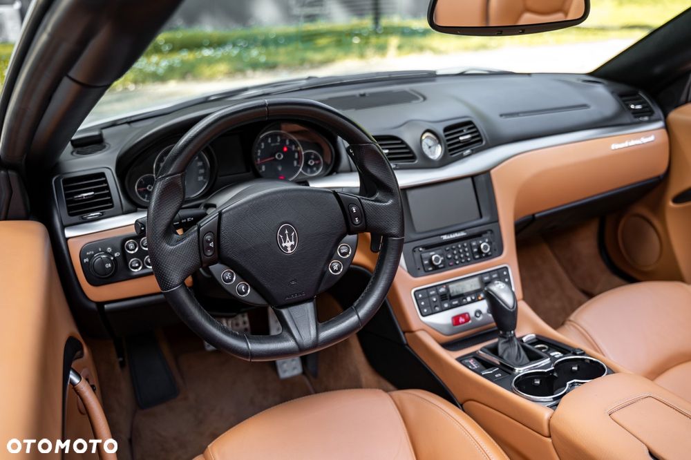Maserati GranCabrio Sport - 12
