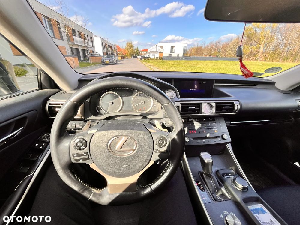 Lexus IS 200t Elite - 8