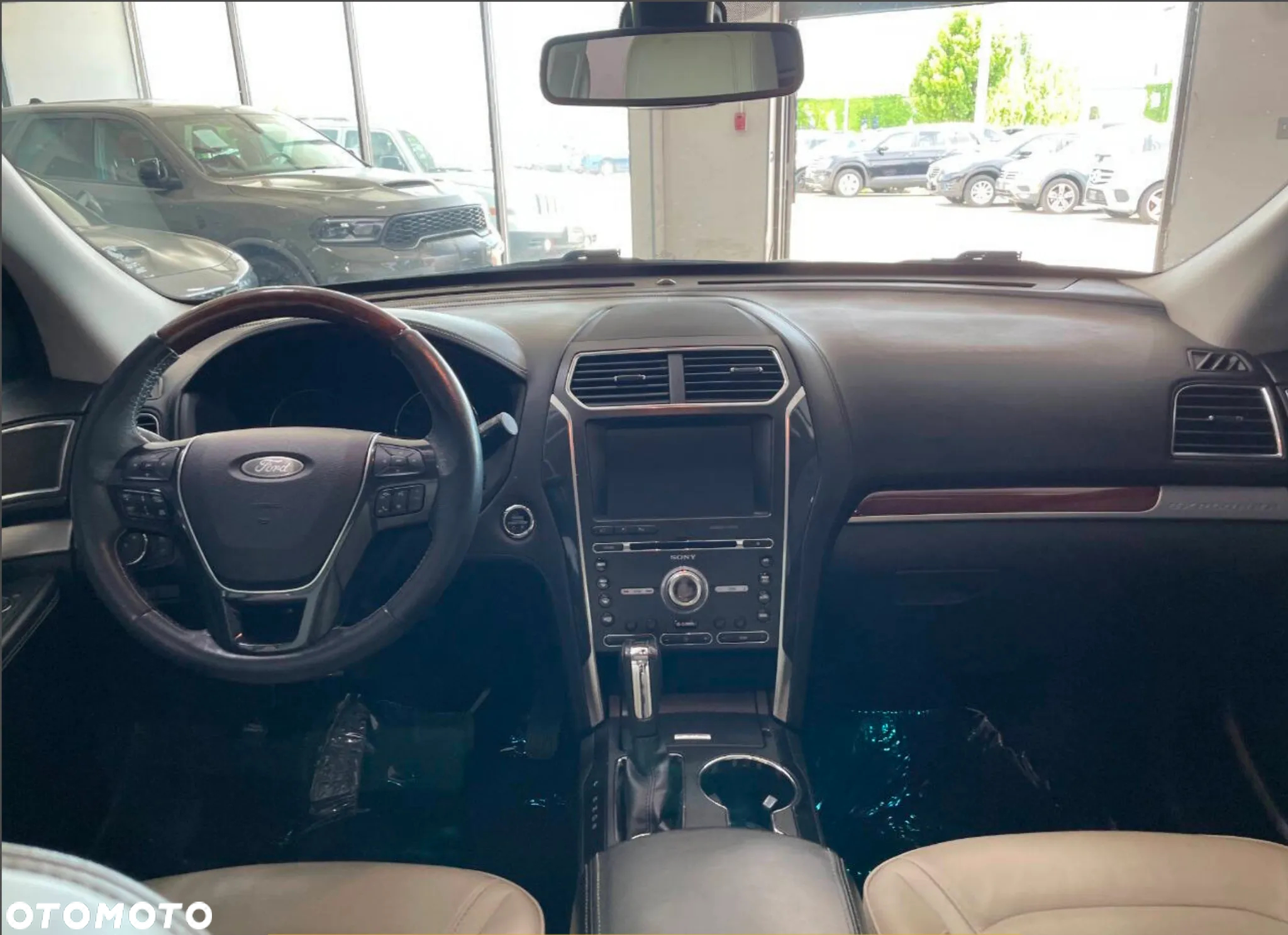 Ford Explorer - 16