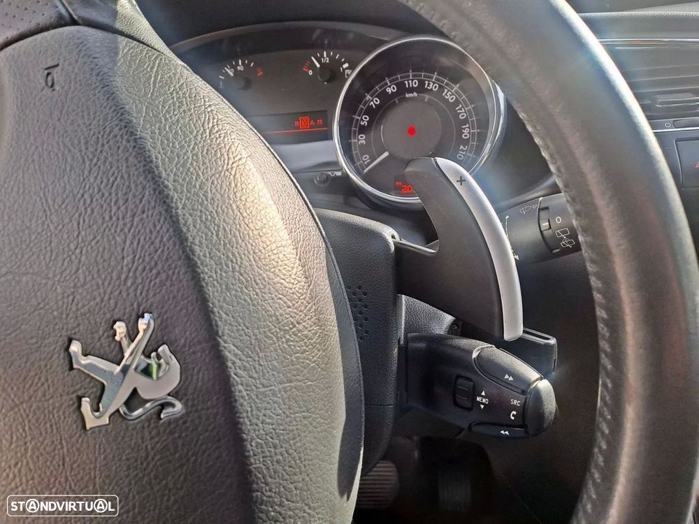 Peugeot 3008 2.0 HDi Hybrid4 - 15