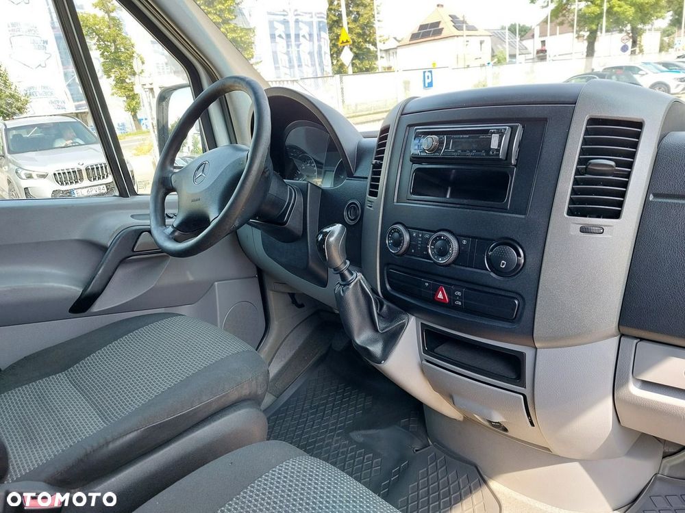 Mercedes-Benz Sprinter - 12