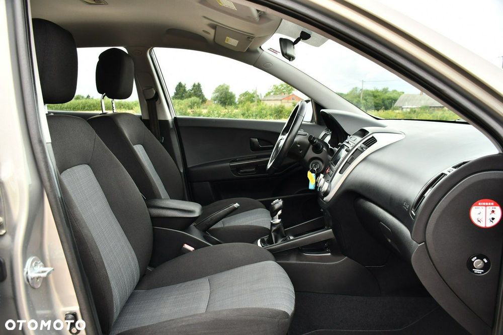 Kia Ceed - 32