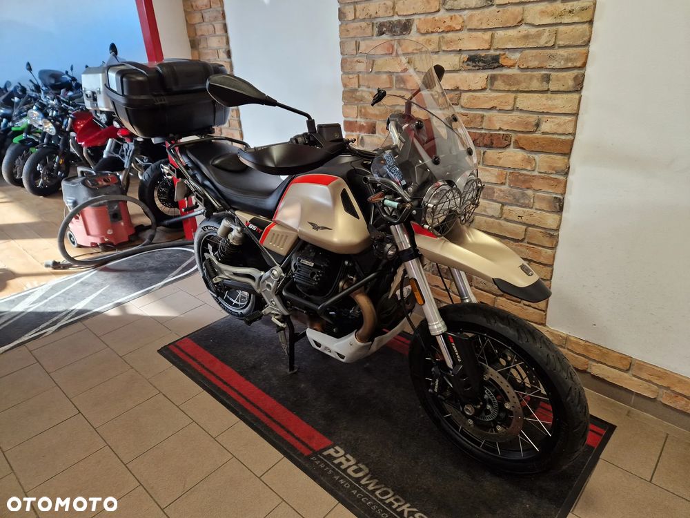 Moto Guzzi V85 - 1