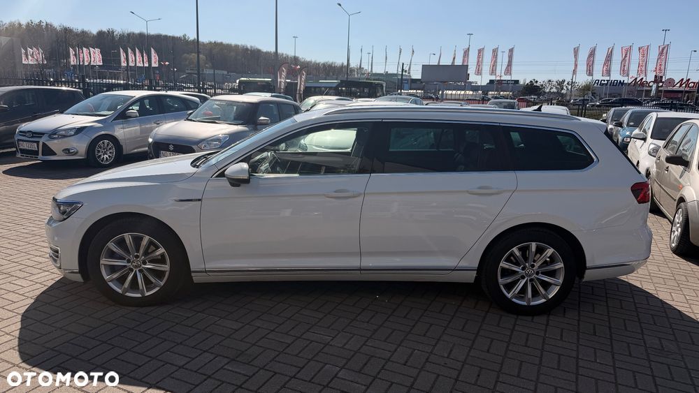 Volkswagen Passat - 11