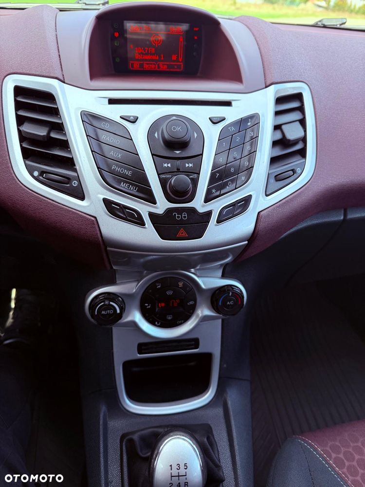 Ford Fiesta 1.4 Champions Edition - 15