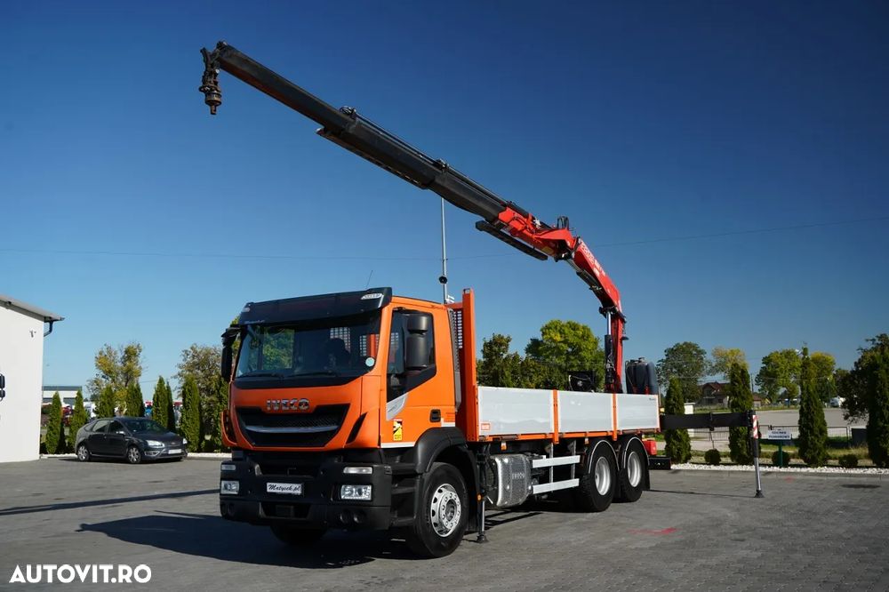 Iveco STRALIS 420 / 6X2 / LIVRARE 6.5m + HDS FASSI. F185 CAPACITATE MAXIMĂ DE ÎNCĂRCARE 5750 KG / RADIOCOMANDĂ / ROTATOARE / ANVELOPE 100% / - 2