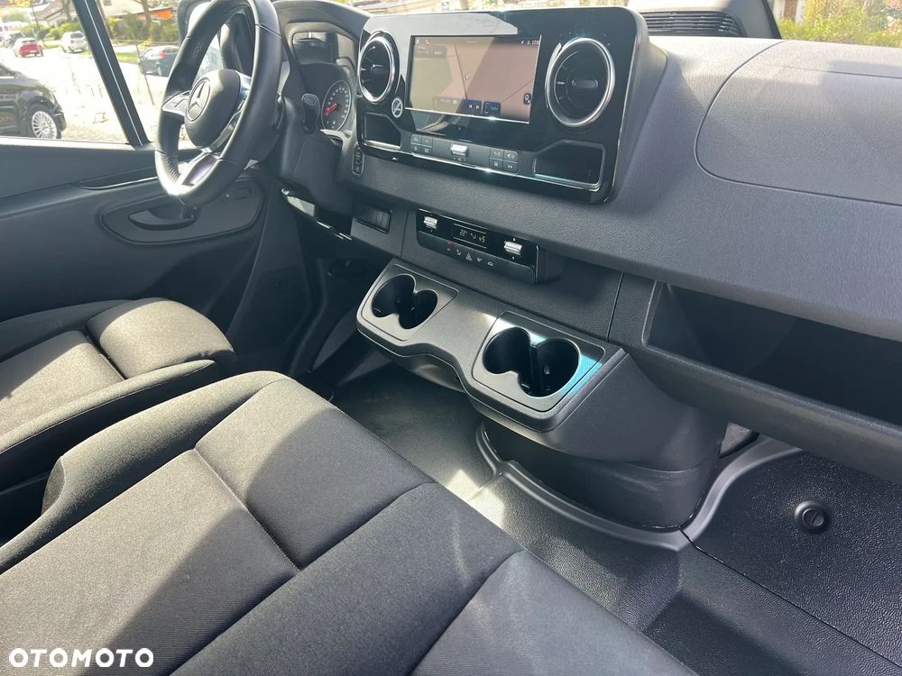 Mercedes-Benz Sprinter - 26