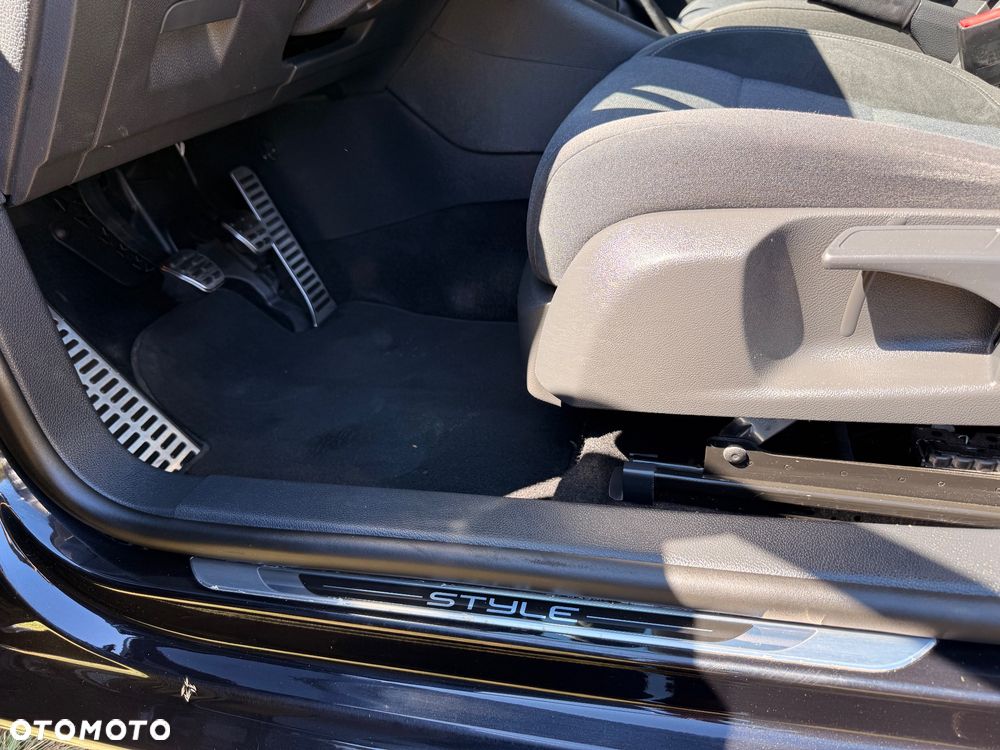 Volkswagen Golf 1.6 TDI DPF Comfortline - 12