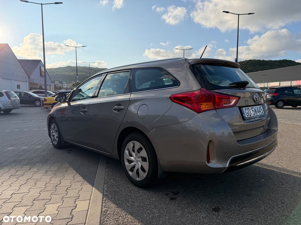 Toyota Auris 1.4 D-4D Premium - 3