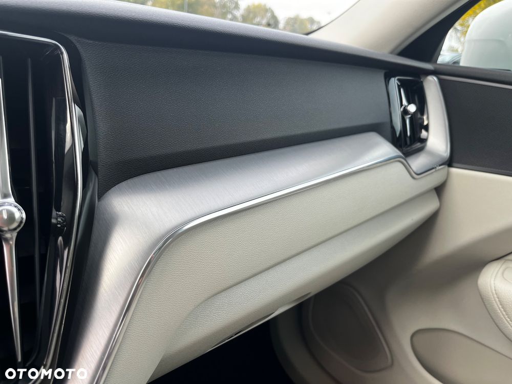 Volvo XC 60 T5 AWD Momentum - 28