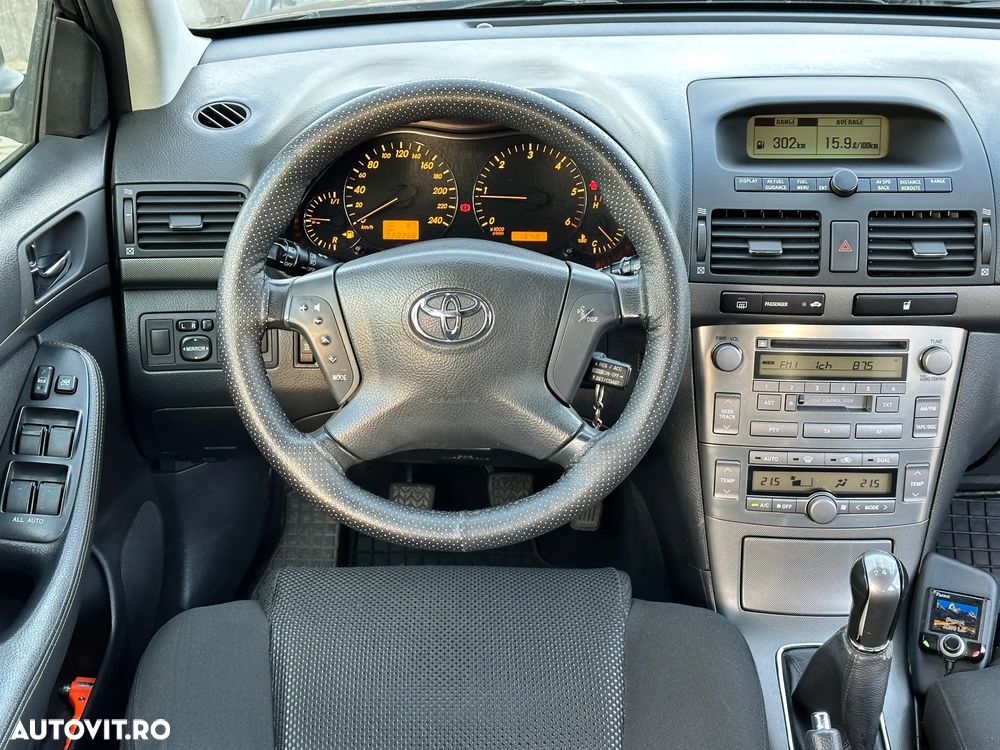 Toyota Avensis 2.0 D-4D Combi Executive - 12