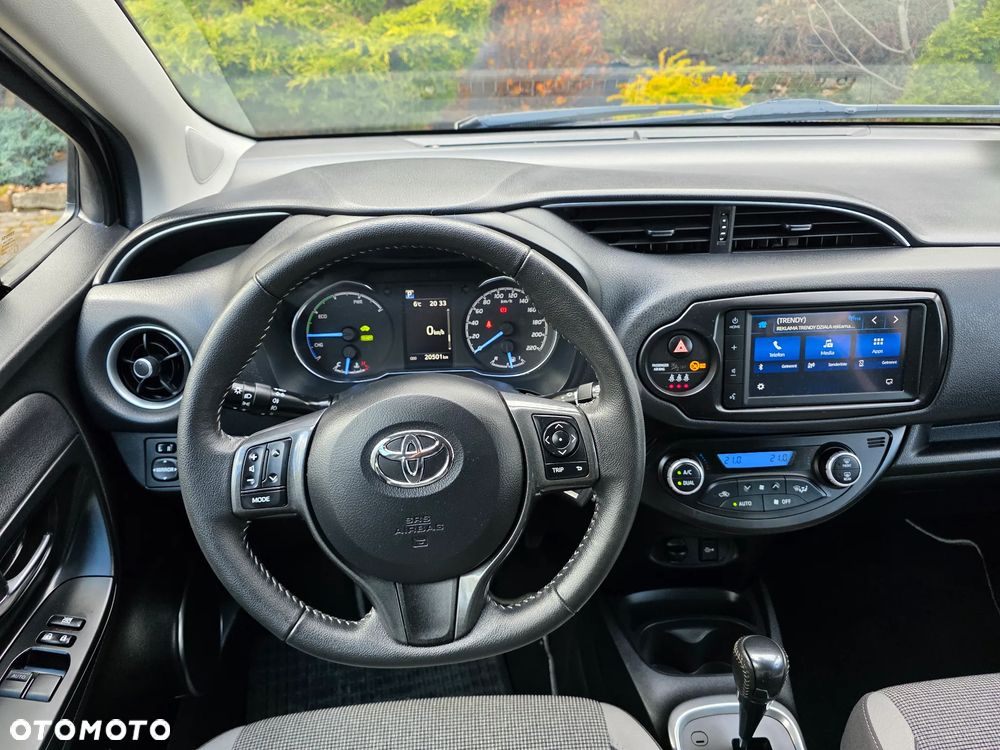 Toyota Yaris Hybrid 100 Premium - 26