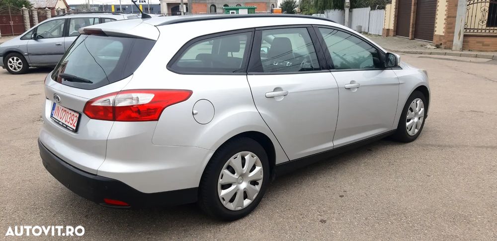 Ford Focus Turnier 1.6 Ti-VCT Champions Edition - 4