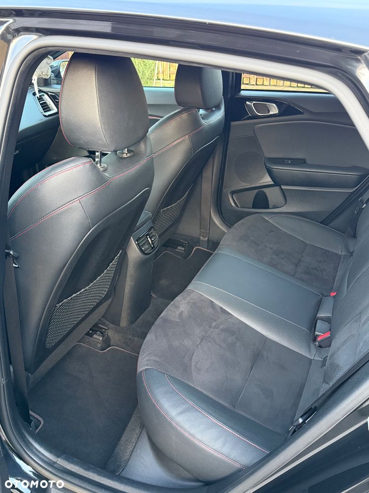 Kia ProCeed 1.6 T-GDI GT DCT - 13