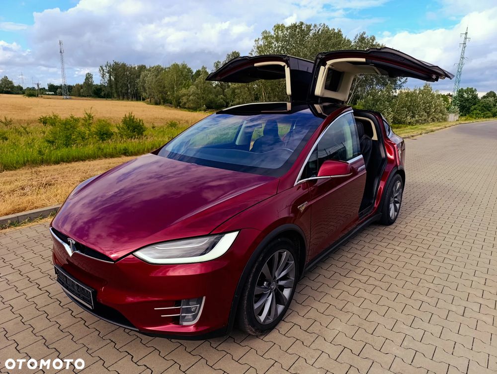 Tesla Model X - 33