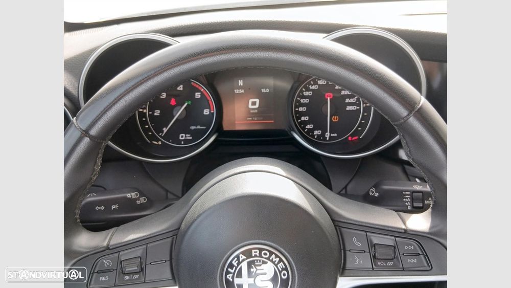 Alfa Romeo Giulia 2.2 D Super - 24