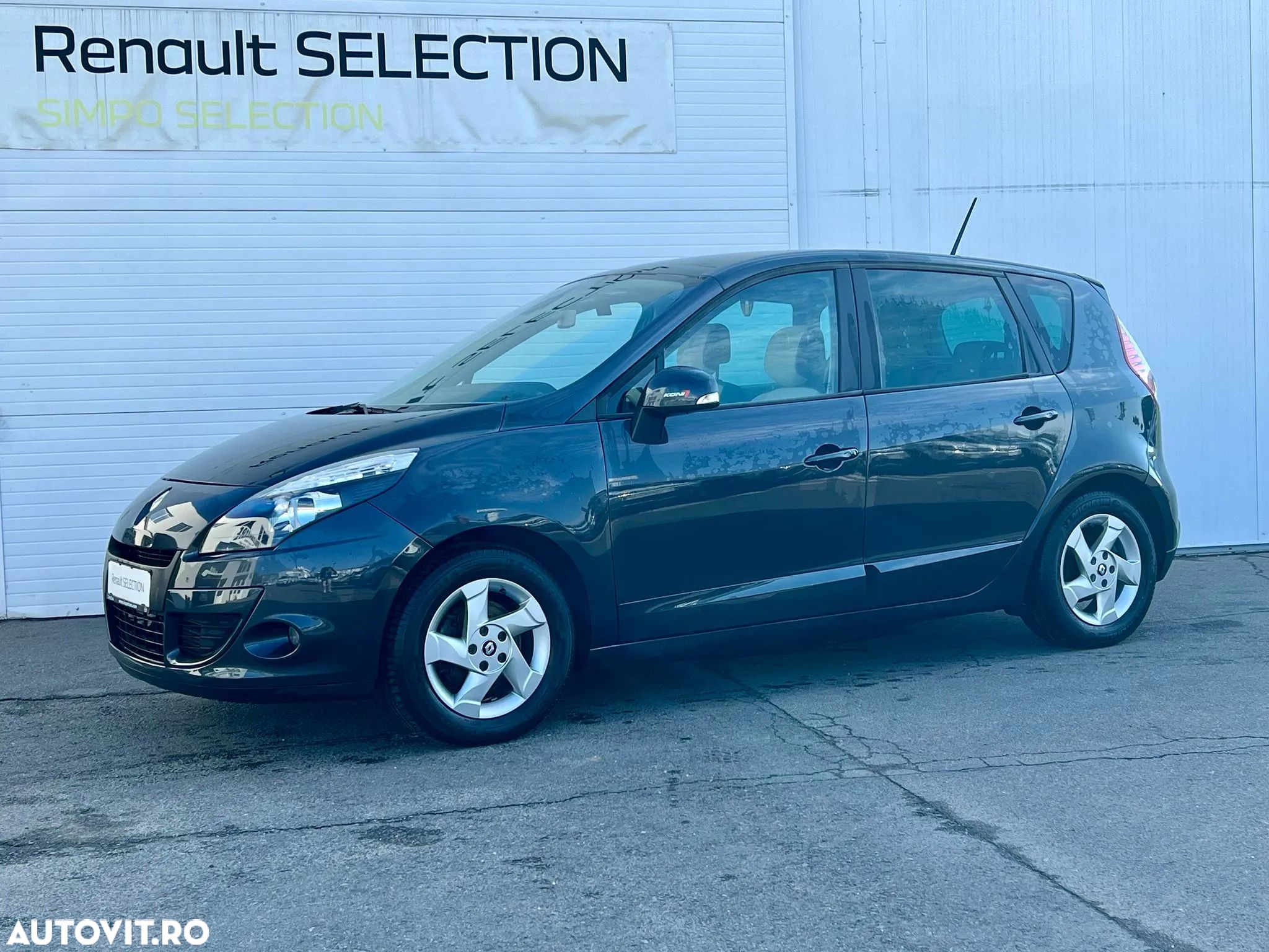 Renault Scenic - 1