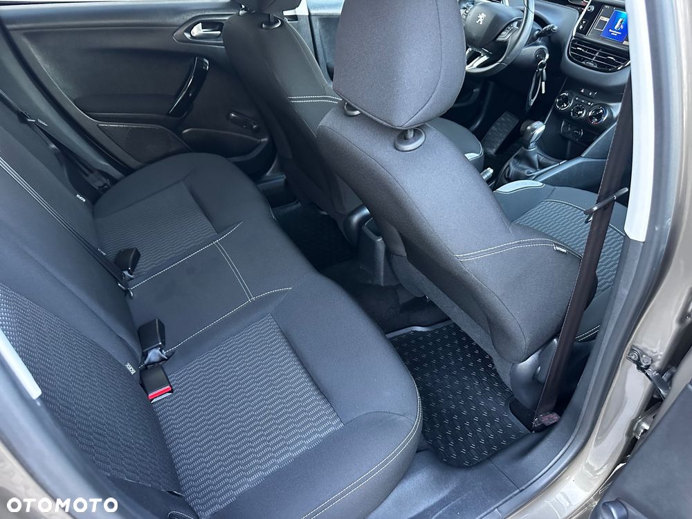 Peugeot 208 PureTech 82 Urban Move - 22