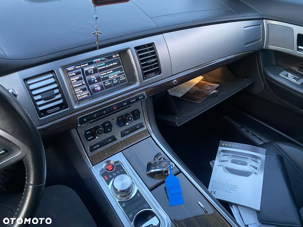 Jaguar XF 3.0 V6 D Luxury - 18