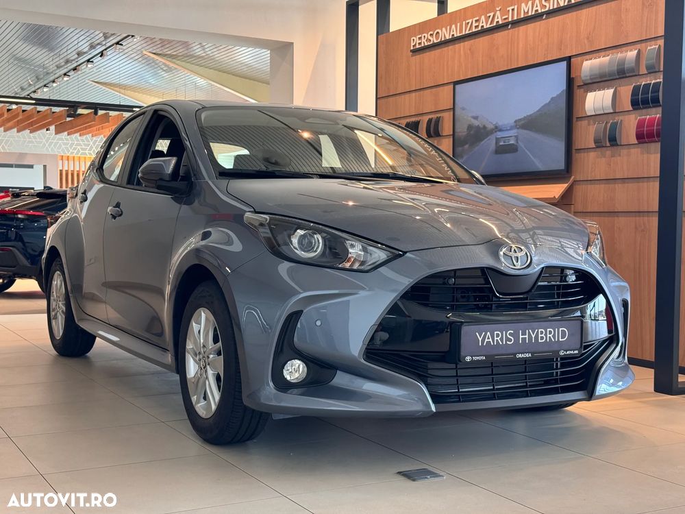 Toyota Yaris 1.5 VVT-i HSD Active - 1