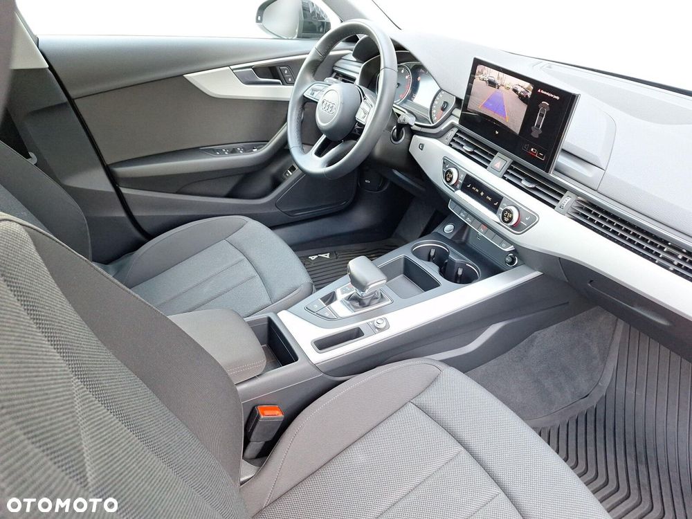 Audi A4 Limousine - 9