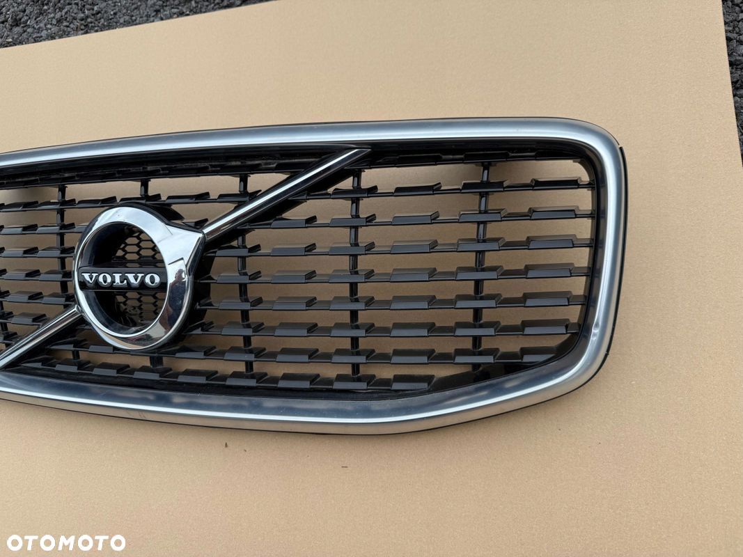 GRILL ATRAPA Volvo XC60 II R 2017- DESIGN IDEALNA ORYGINAŁ - 1