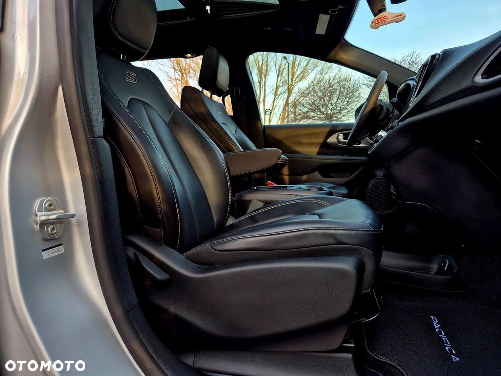 Chrysler Pacifica - 20