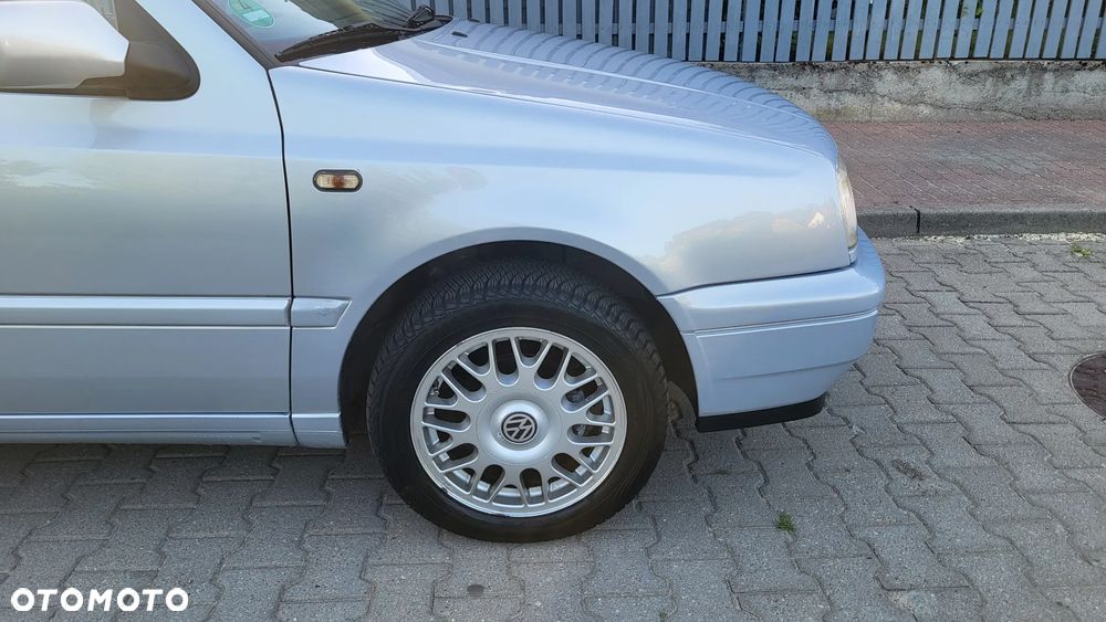 Volkswagen Golf - 32
