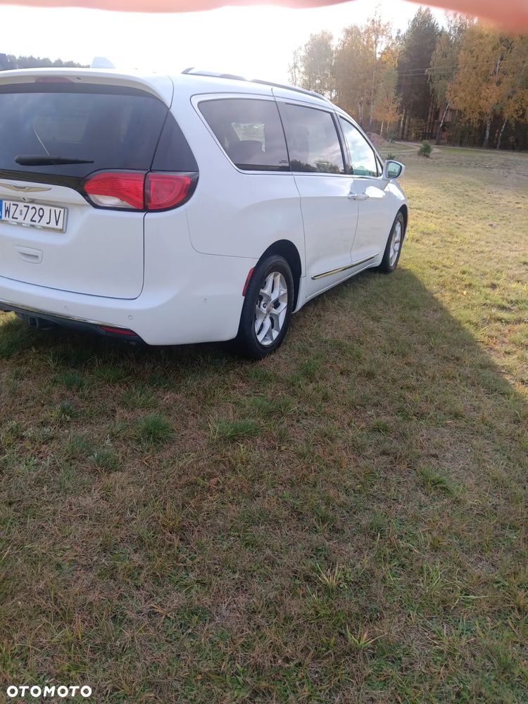 Chrysler Pacifica - 4