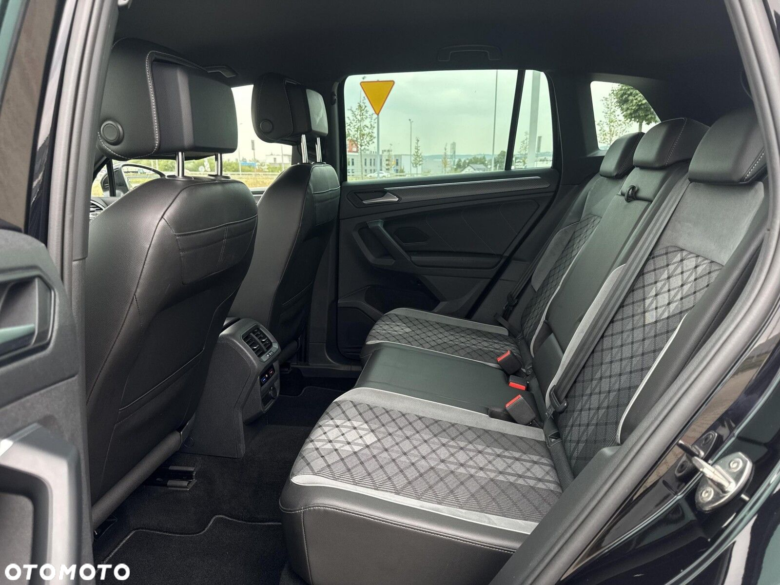 Volkswagen Tiguan 2.0 TDI SCR 4Mot R-Line DSG - 11