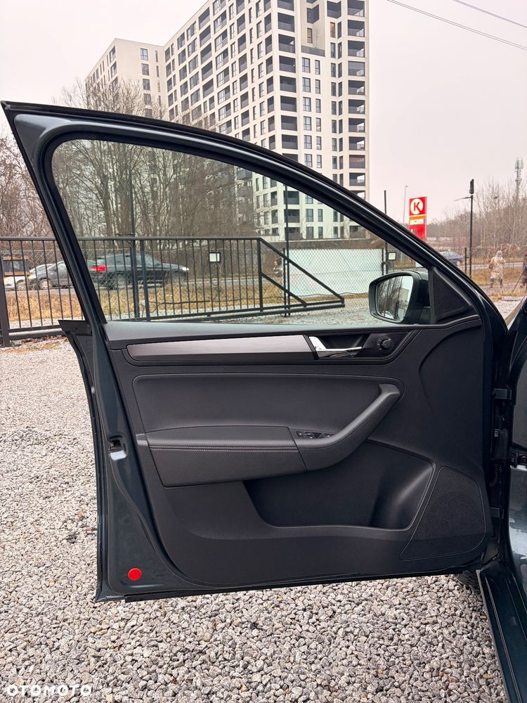 Skoda RAPID 1.0 TSI Style - 16