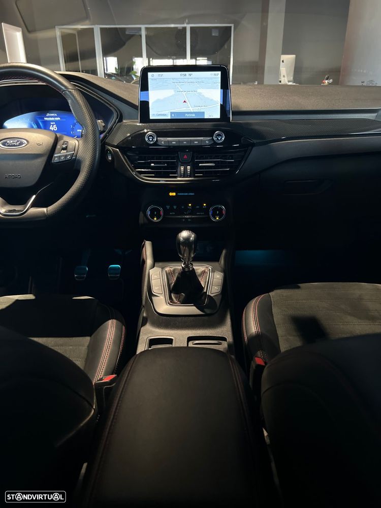 Ford Kuga 1.5 EcoBoost ST-Line - 29