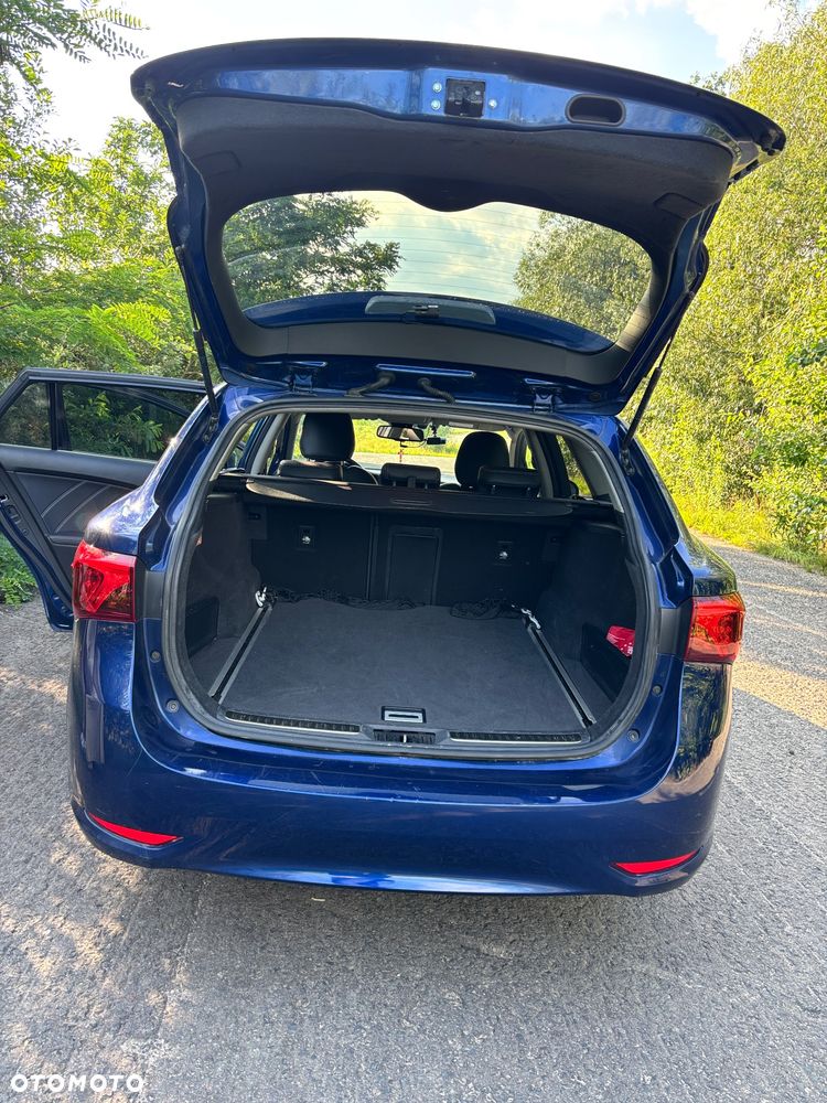 Toyota Avensis 1.8 Selection MS - 9