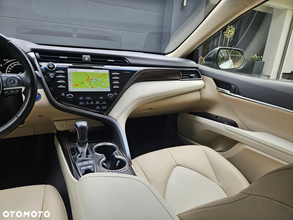 Toyota Camry 2.5 Hybrid Executive CVT - 29