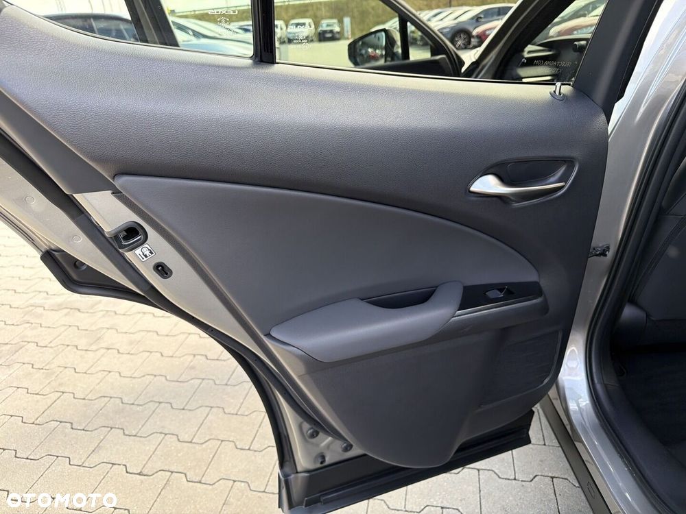 Lexus UX - 16