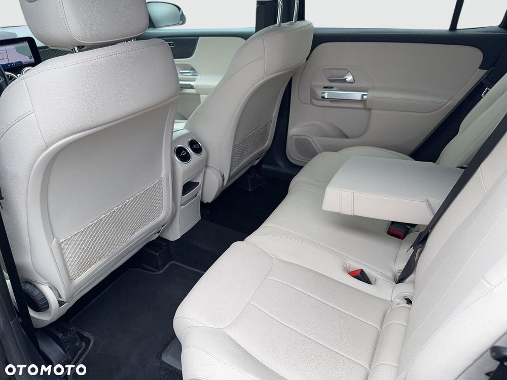 Mercedes-Benz GLB - 17