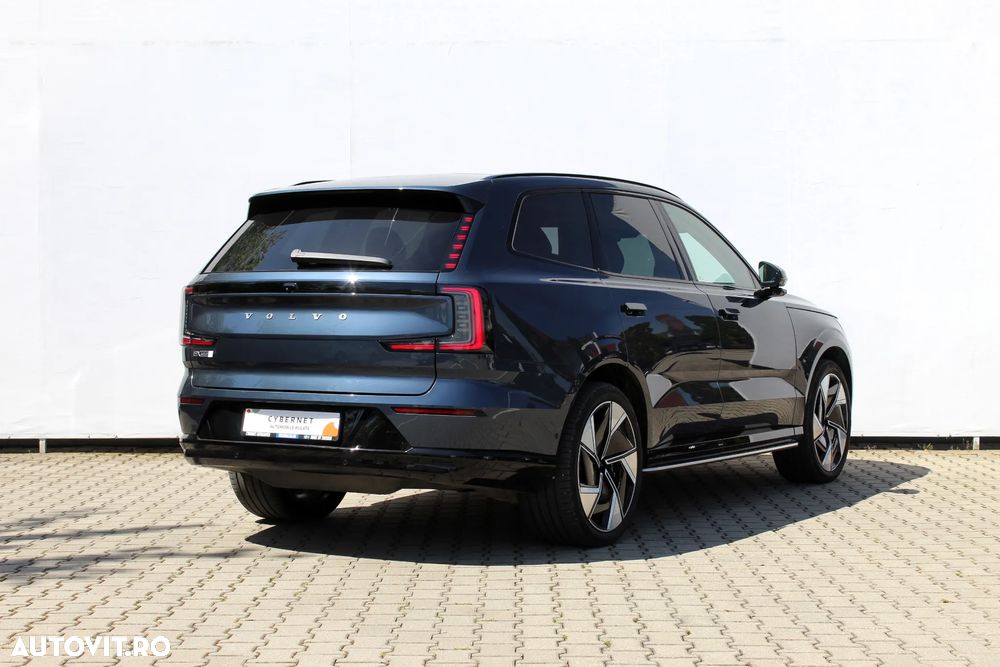 Volvo EX90 - 6