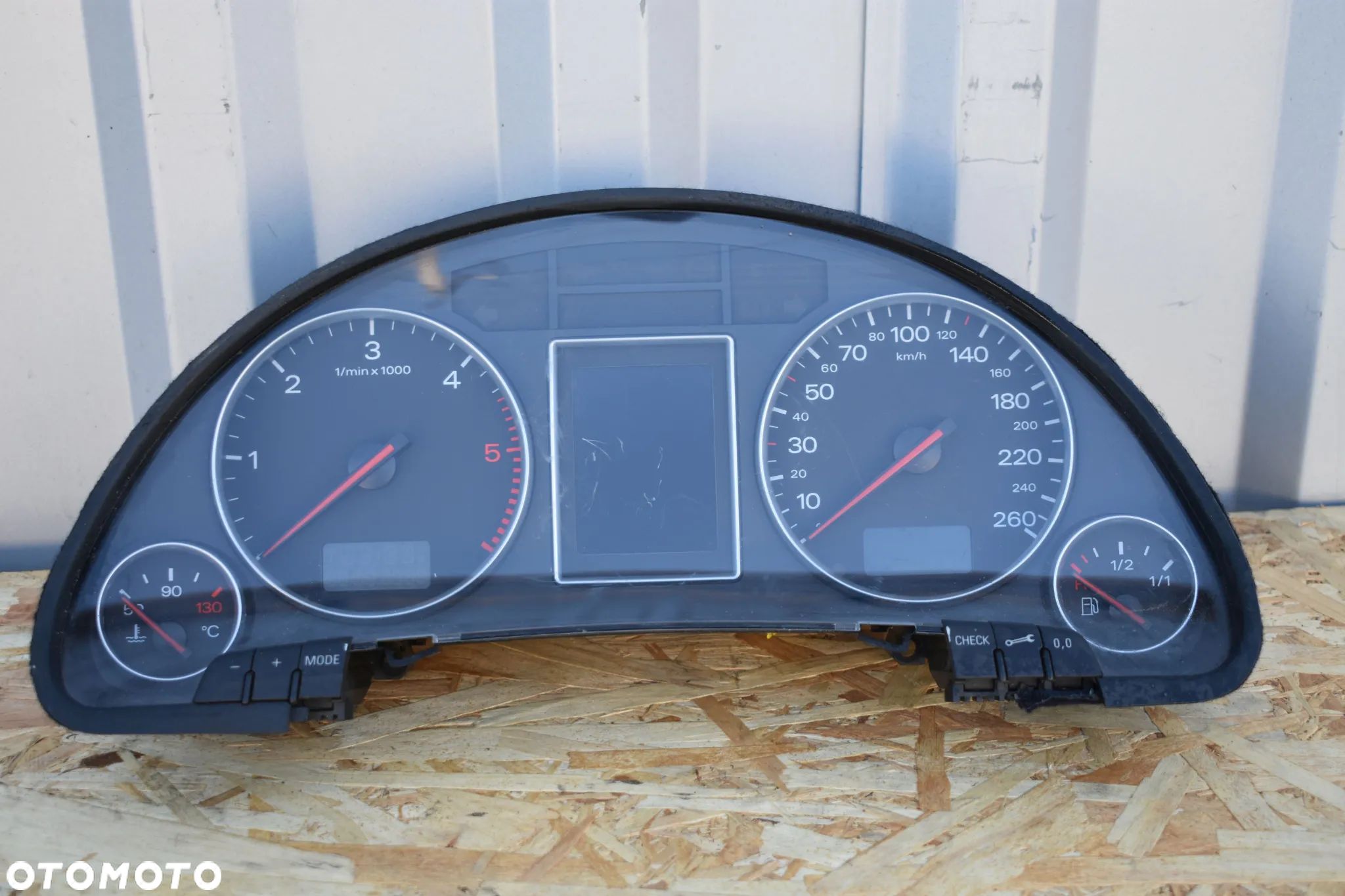 LICZNIK ZEGARY AUDI A4 B6 1.9TDI 8E0920930R - 1