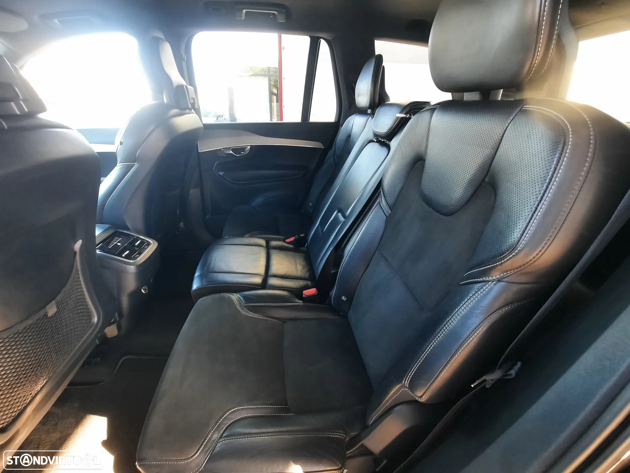 Volvo XC 90 2.0 D4 R-Design - 29