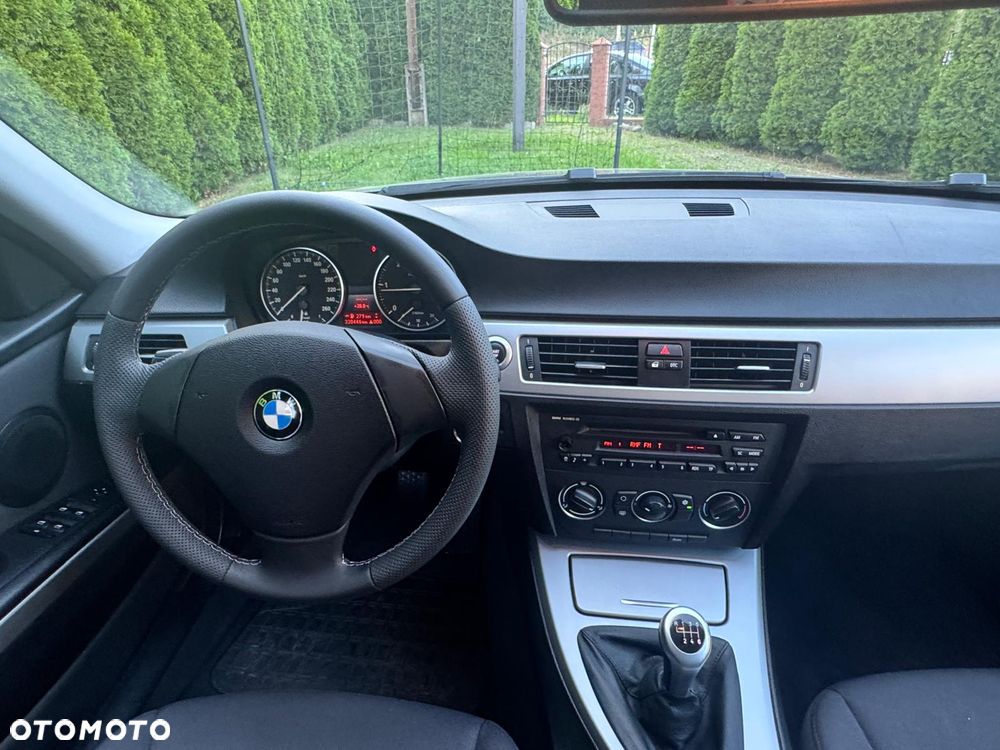 BMW Seria 3 318d DPF Edition Lifestyle - 25