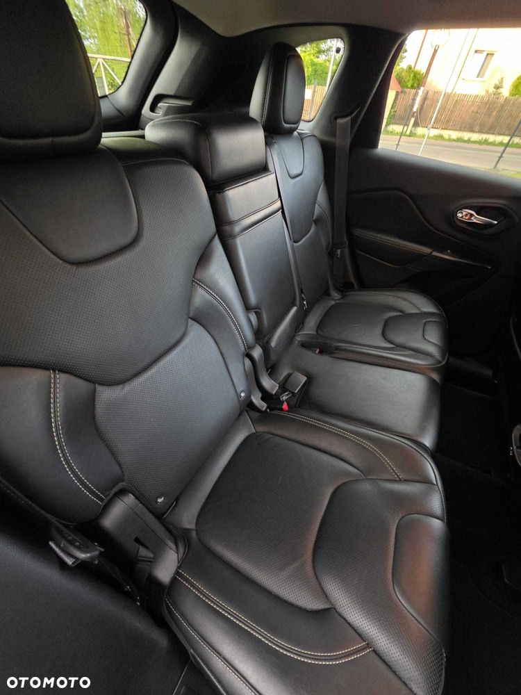 Jeep Cherokee - 4